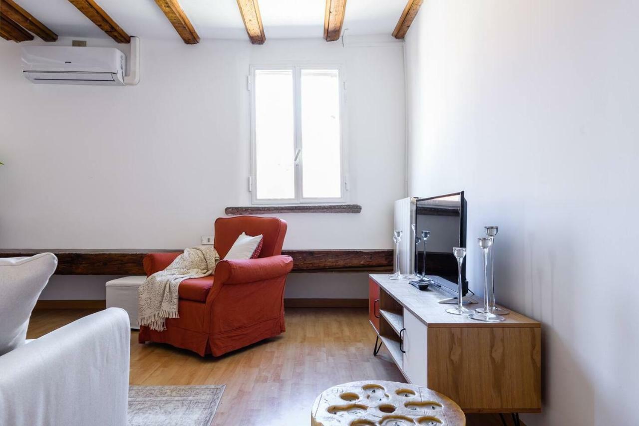 Altido Cozy Apt For 4 Close To Basilica Di Sant'Ambrogio Милан Экстерьер фото